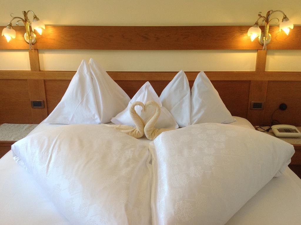 Hotel Garni Savoy カステルロット エクステリア 写真