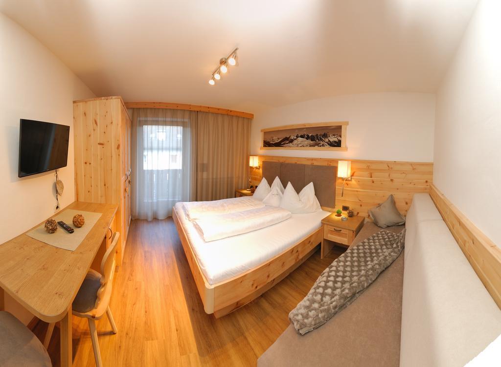 Hotel Garni Savoy カステルロット エクステリア 写真