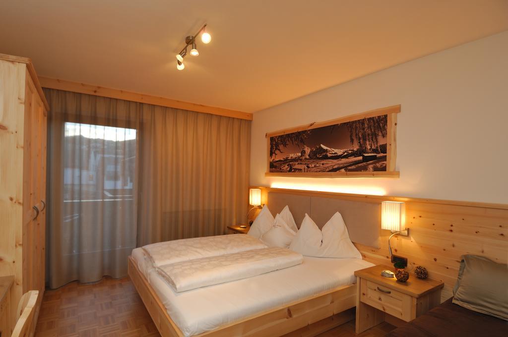 Hotel Garni Savoy カステルロット エクステリア 写真