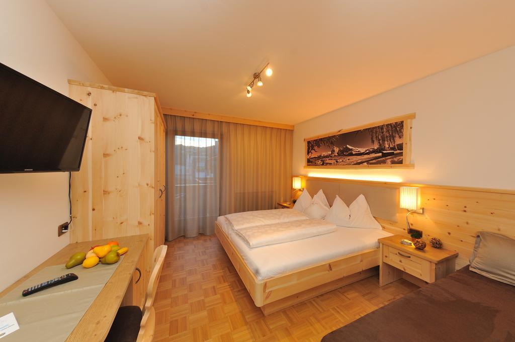 Hotel Garni Savoy カステルロット エクステリア 写真