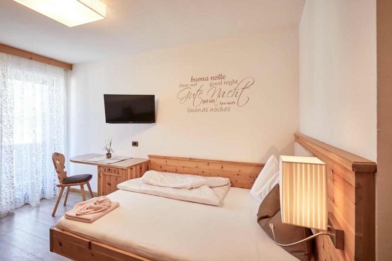 Hotel Garni Savoy カステルロット エクステリア 写真
